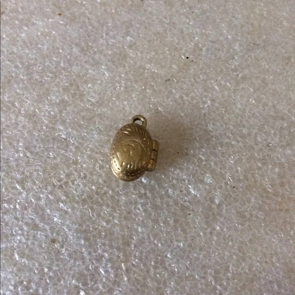 Vintage locket pendant - Picture 2 of 3